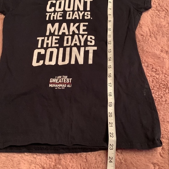 Ali Muhammed Ali Women’s Medium T- Shirt in EUC - Picture 7 of 8